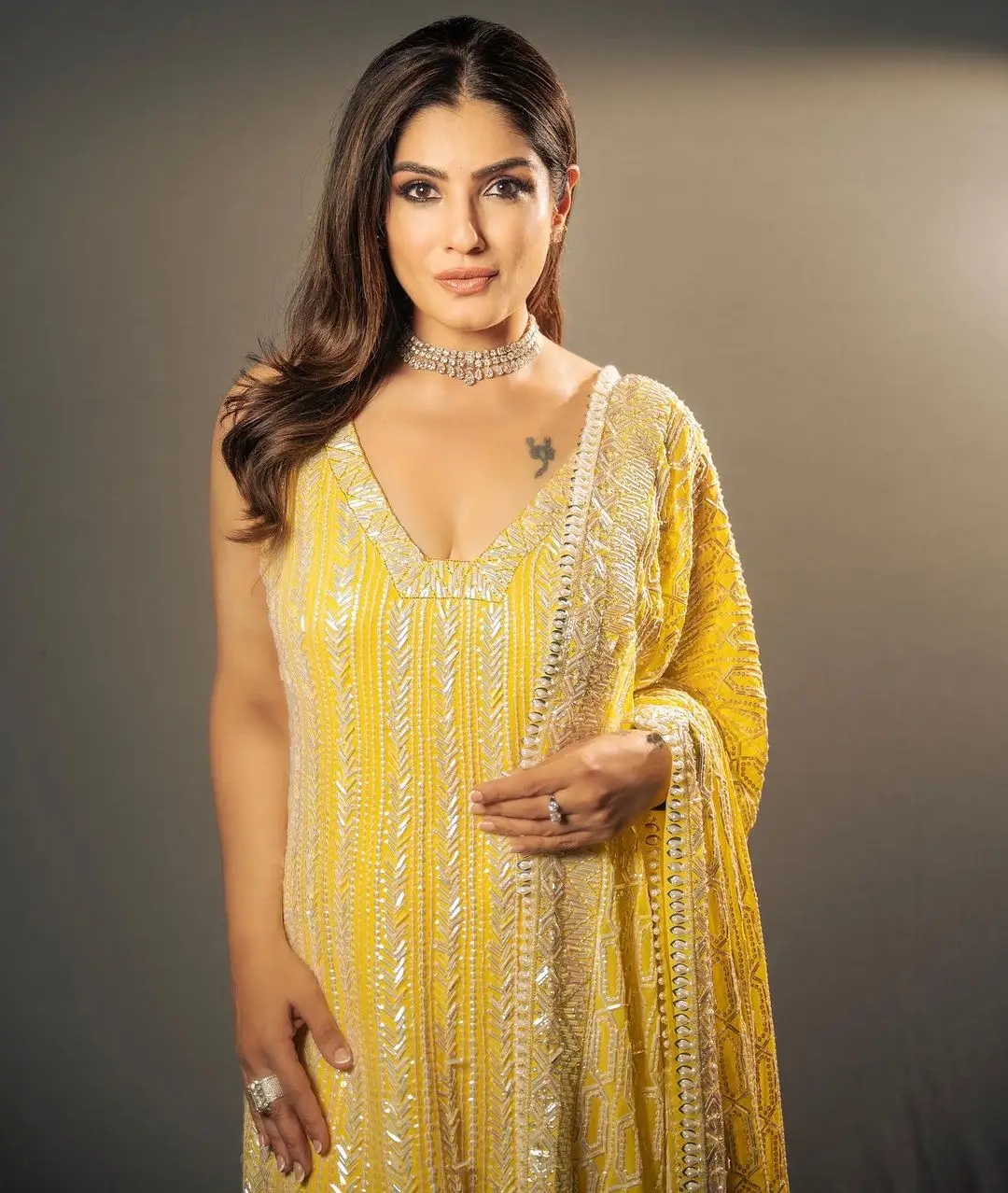 RAVEENA TANDON WEARING BEAUTIFUL EARRING YELLOW GOWN